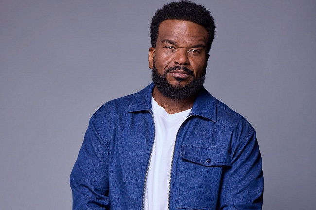 Craig Robinson performing live on stage